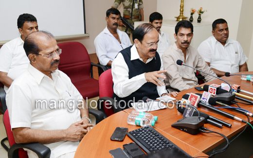 Venkaiah Naidu in mangalore airport 2